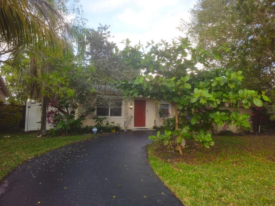 Recently Sold: $475,000 (3 beds, 1 baths, 946 Square Feet)