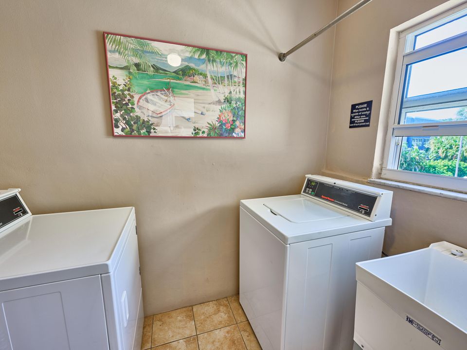 For Sale: $429,500 (2 beds, 2 baths, 1000 Square Feet)