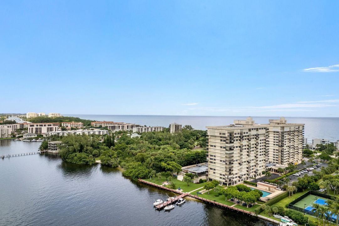 For Sale: $609,000 (2 beds, 2 baths, 1031 Square Feet)