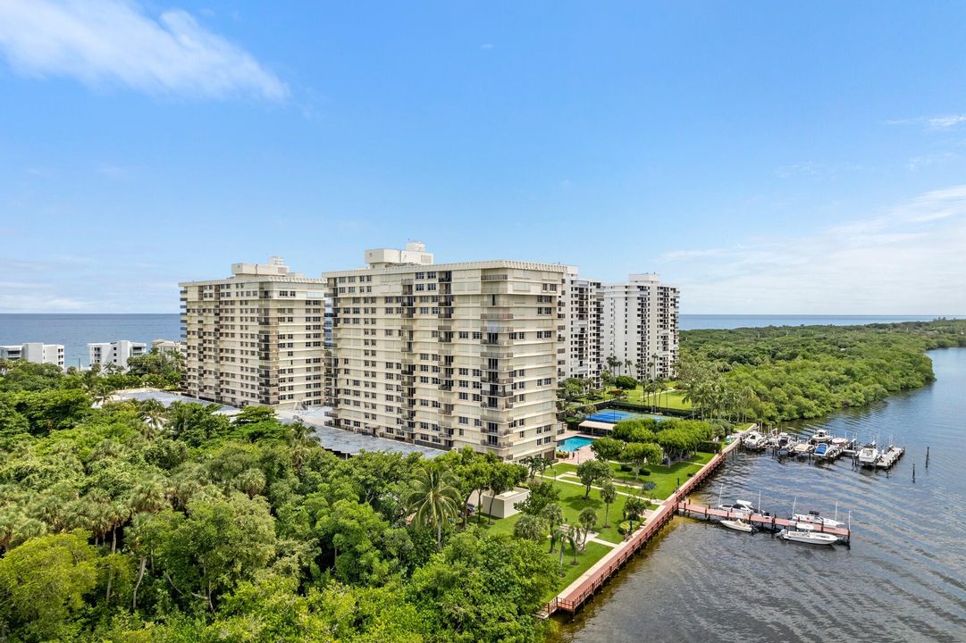For Sale: $609,000 (2 beds, 2 baths, 1031 Square Feet)