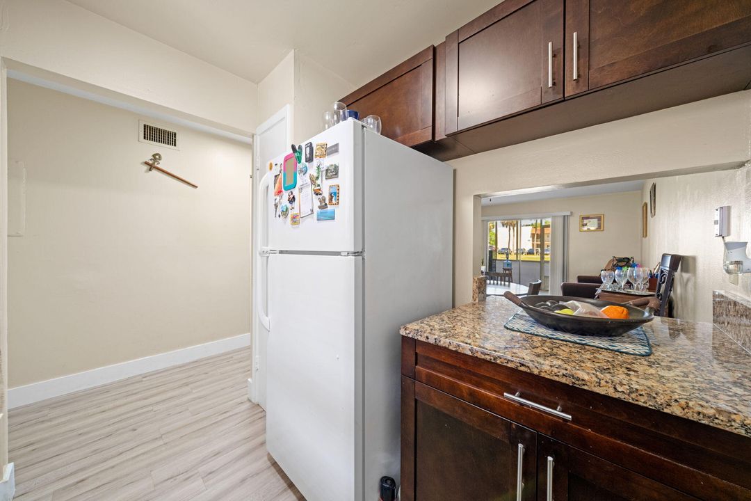 Active With Contract: $160,000 (2 beds, 1 baths, 728 Square Feet)