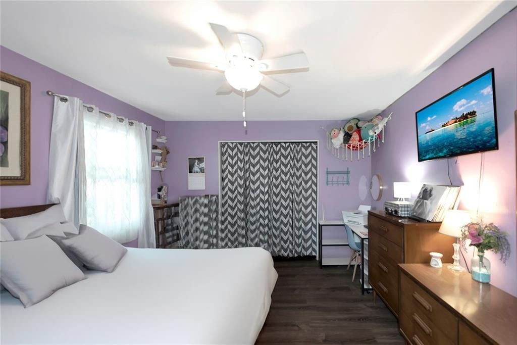 For Sale: $285,000 (2 beds, 2 baths, 968 Square Feet)