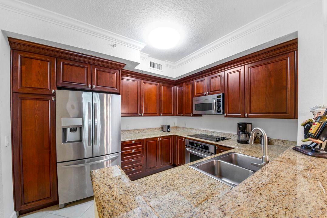 For Sale: $249,900 (1 beds, 1 baths, 744 Square Feet)