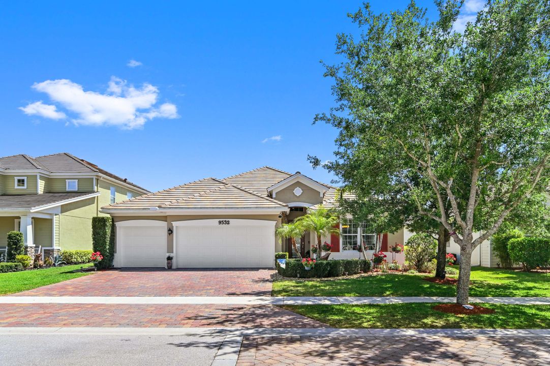 For Sale: $768,500 (4 beds, 2 baths, 2423 Square Feet)