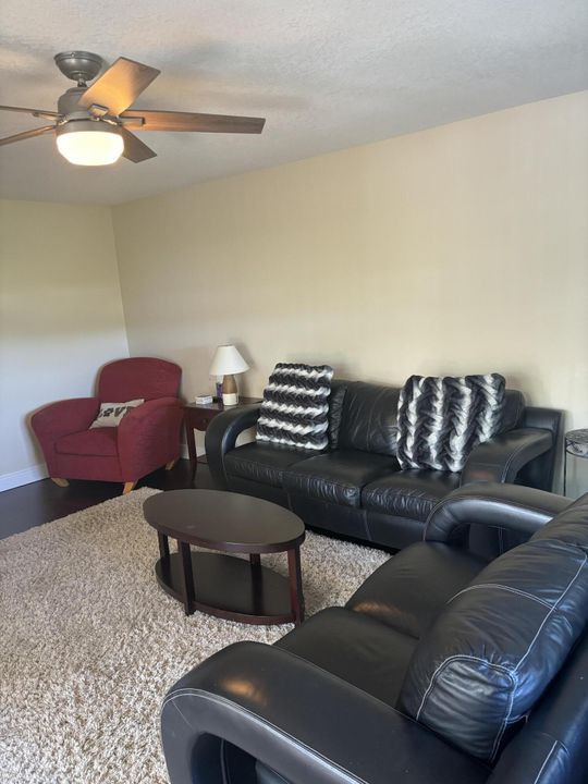 Active With Contract: $2,300 (2 beds, 2 baths, 1384 Square Feet)