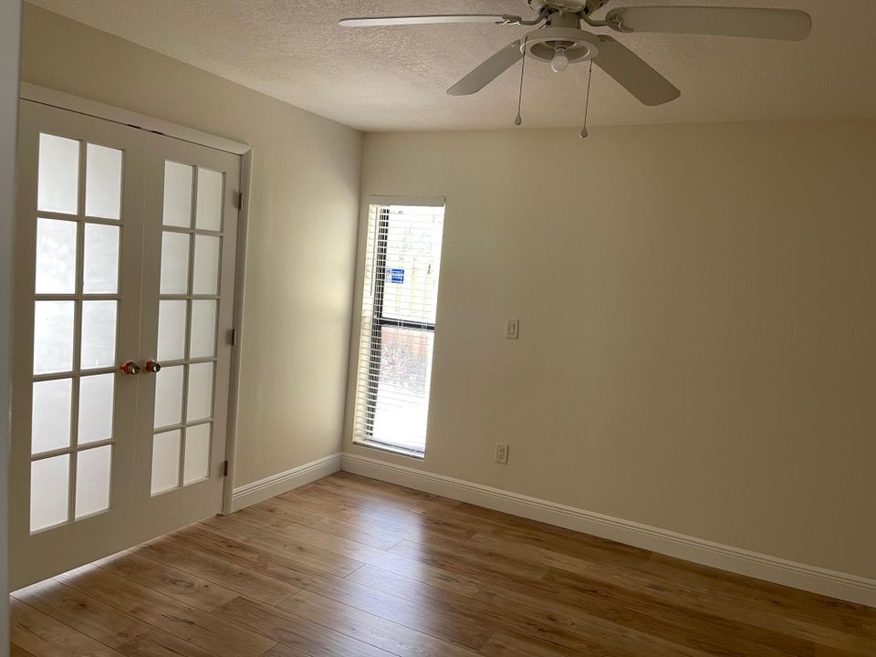 For Sale: $190,000 (1 beds, 1 baths, 627 Square Feet)