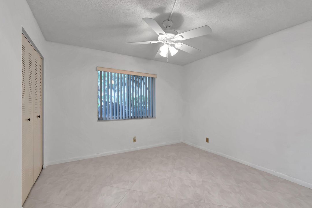 For Sale: $179,500 (2 beds, 2 baths, 990 Square Feet)