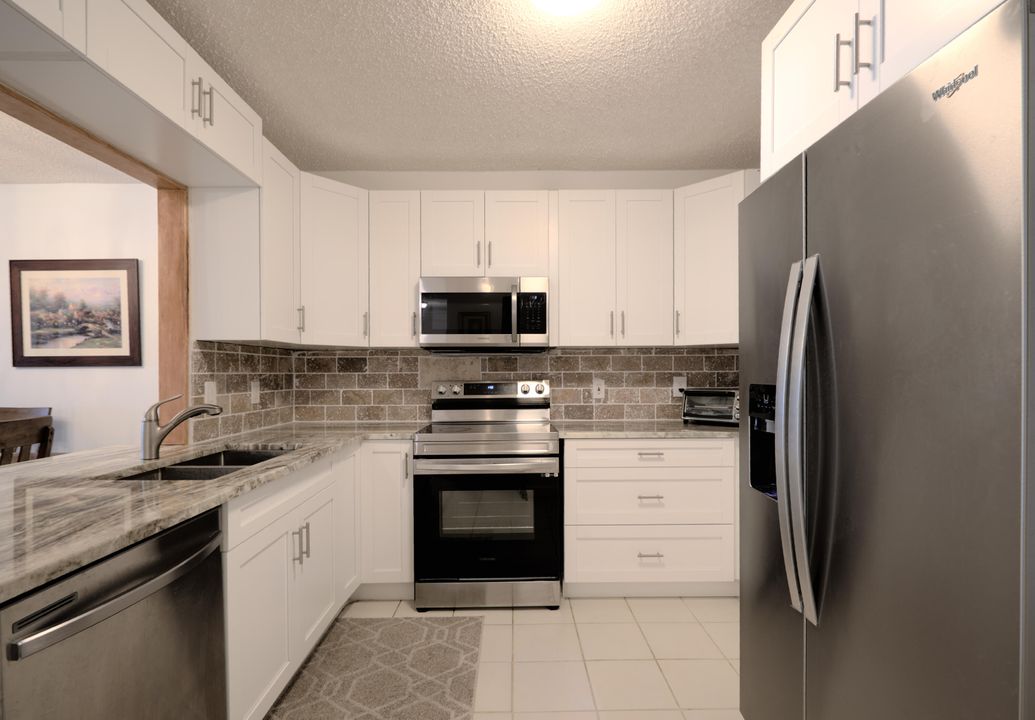 For Sale: $379,999 (2 beds, 2 baths, 1227 Square Feet)