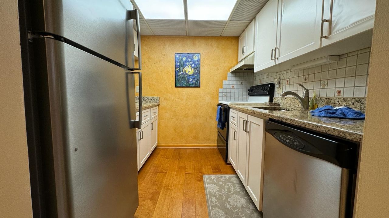 For Sale: $319,500 (2 beds, 2 baths, 1175 Square Feet)