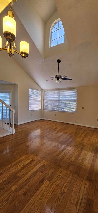 Active With Contract: $2,500 (3 beds, 2 baths, 1386 Square Feet)