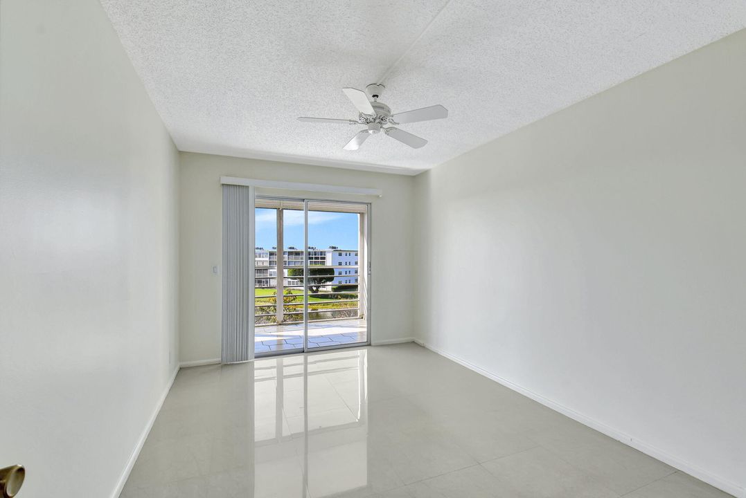Active With Contract: $149,900 (2 beds, 2 baths, 896 Square Feet)
