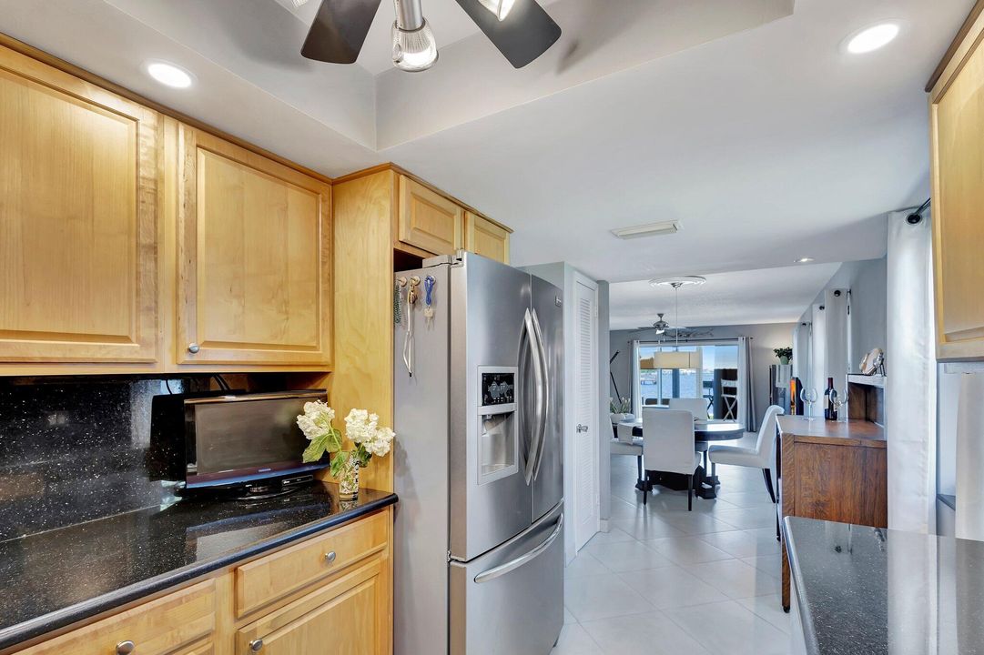 For Sale: $400,000 (2 beds, 2 baths, 1270 Square Feet)