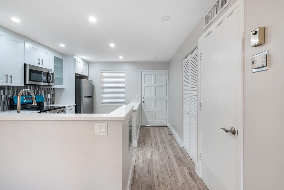 For Sale: $440,000 (2 beds, 2 baths, 1035 Square Feet)