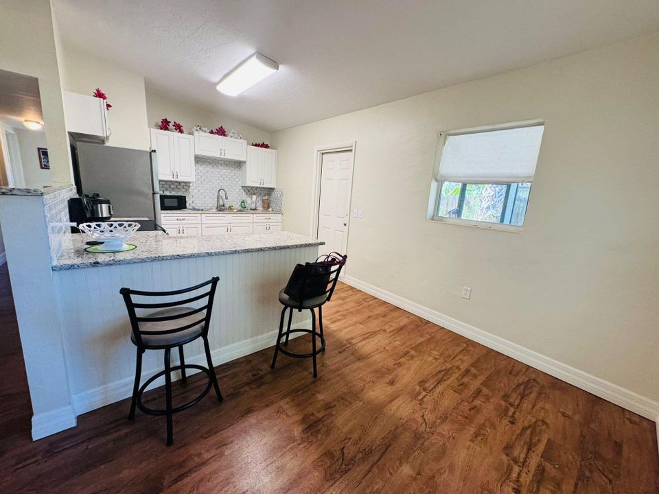 For Sale: $279,900 (3 beds, 1 baths, 1100 Square Feet)