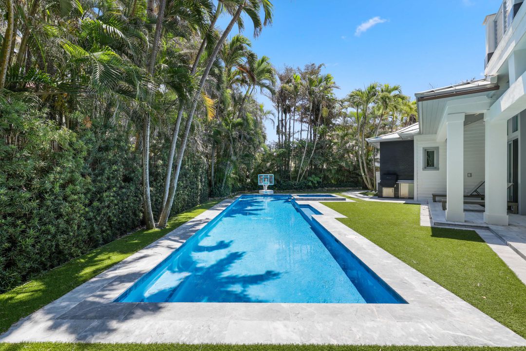 Active With Contract: $4,950,000 (4 beds, 4 baths, 3488 Square Feet)