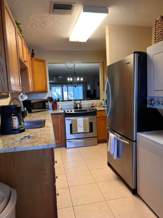 For Sale: $200,000 (2 beds, 2 baths, 1148 Square Feet)