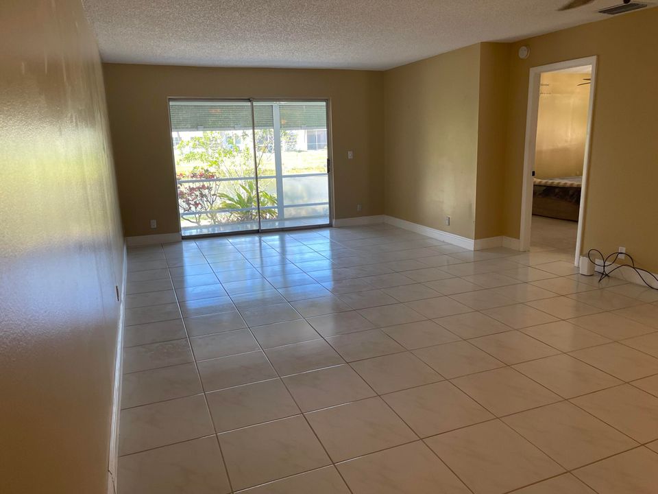 For Sale: $239,900 (2 beds, 2 baths, 1295 Square Feet)
