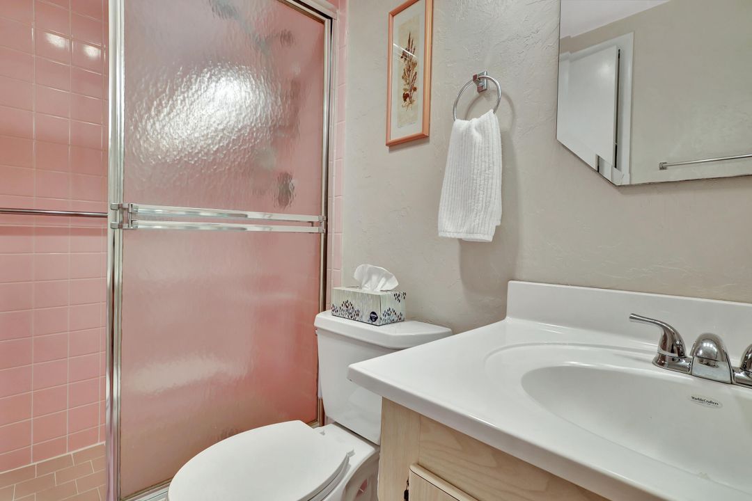 For Sale: $114,000 (1 beds, 1 baths, 684 Square Feet)