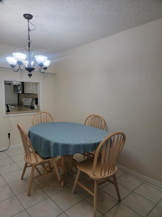 For Sale: $189,000 (2 beds, 2 baths, 1100 Square Feet)