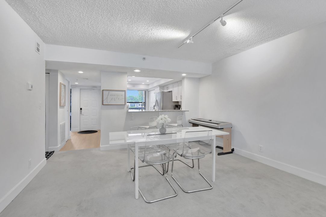 For Sale: $390,000 (2 beds, 2 baths, 1340 Square Feet)