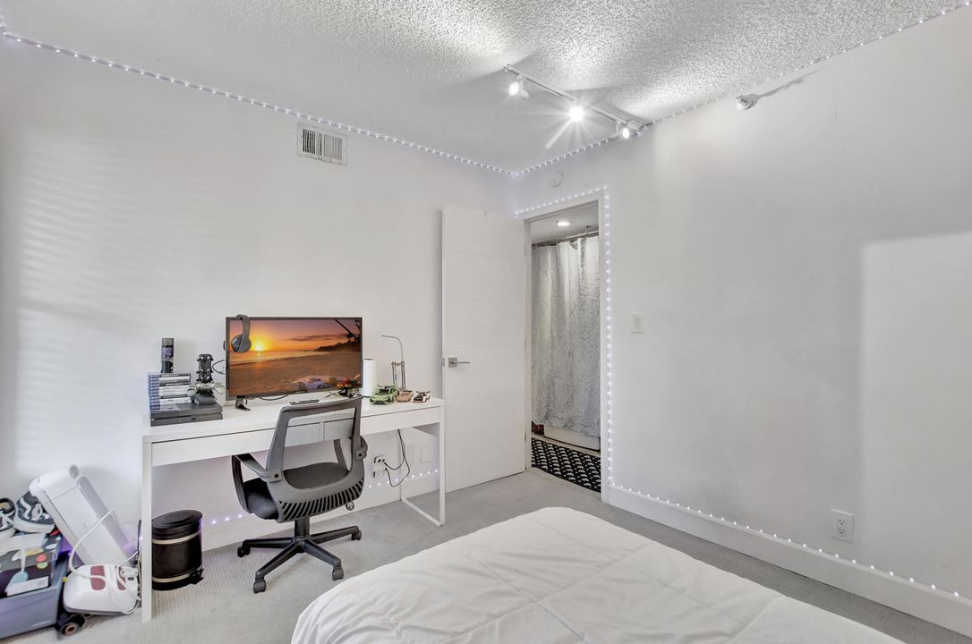 For Sale: $390,000 (2 beds, 2 baths, 1340 Square Feet)