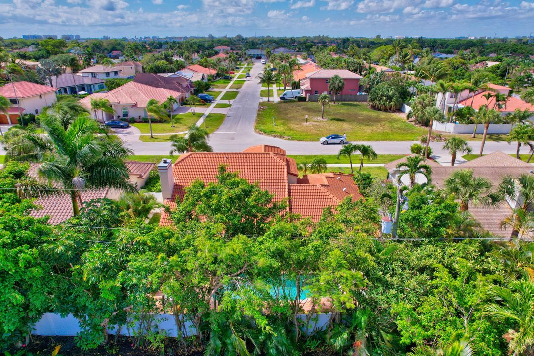 Active With Contract: $1,100,000 (4 beds, 3 baths, 2545 Square Feet)