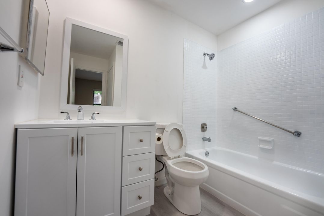 For Sale: $289,500 (2 beds, 2 baths, 1112 Square Feet)