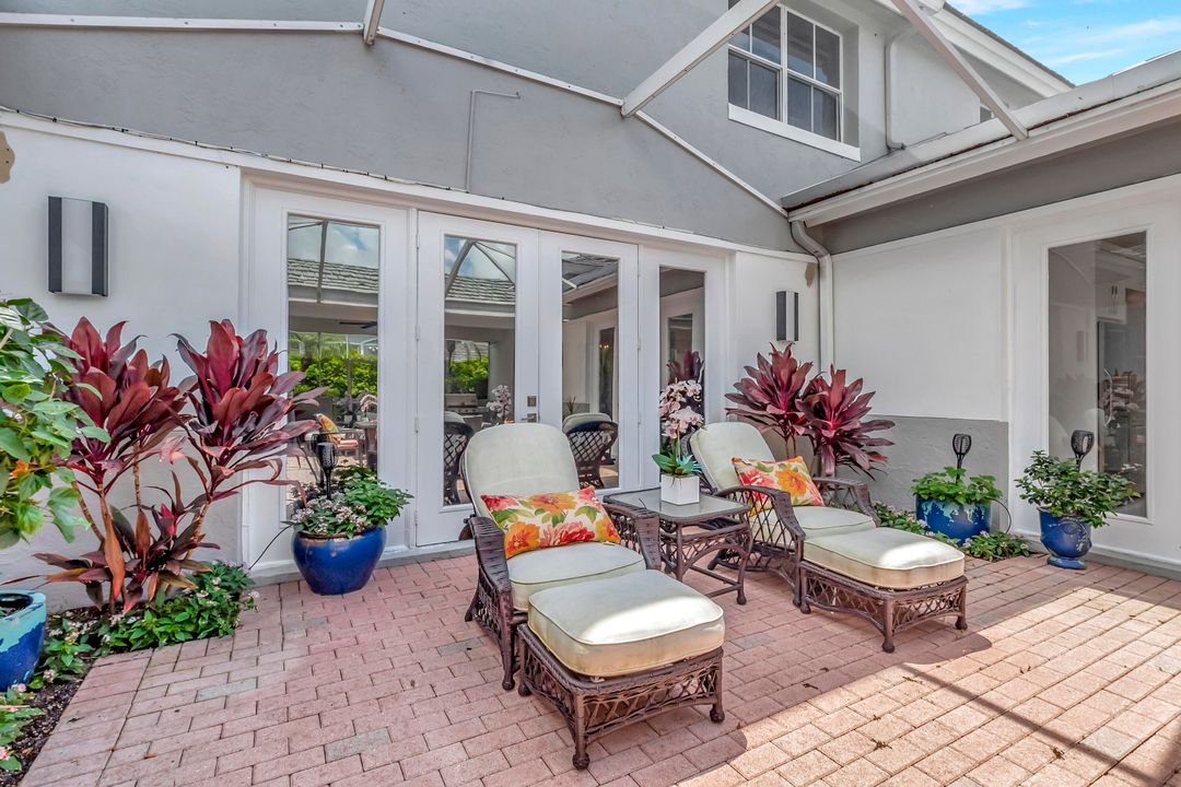 Active With Contract: $1,000,000 (3 beds, 2 baths, 2716 Square Feet)