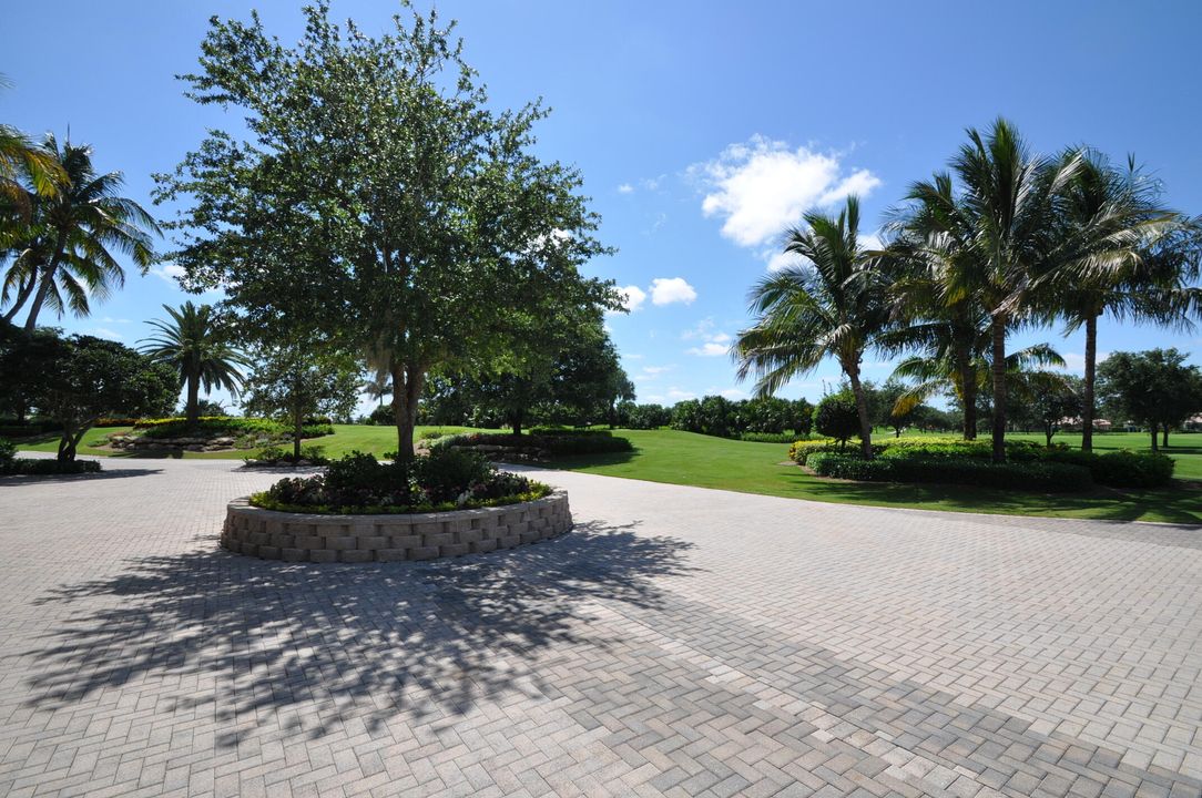 Active With Contract: $1,000,000 (3 beds, 2 baths, 2716 Square Feet)