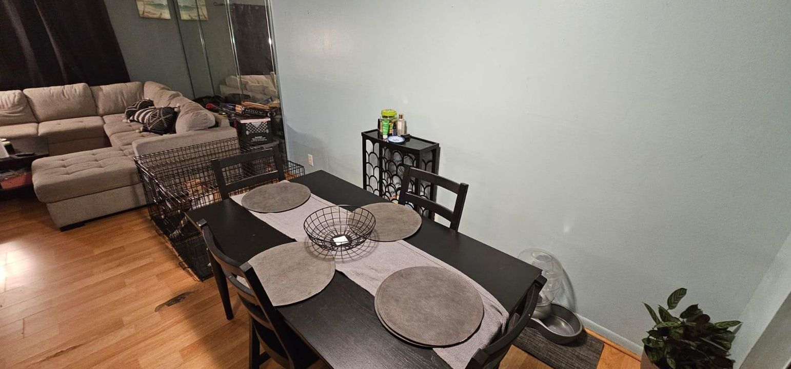 For Sale: $475,000 (3 beds, 1 baths, 946 Square Feet)