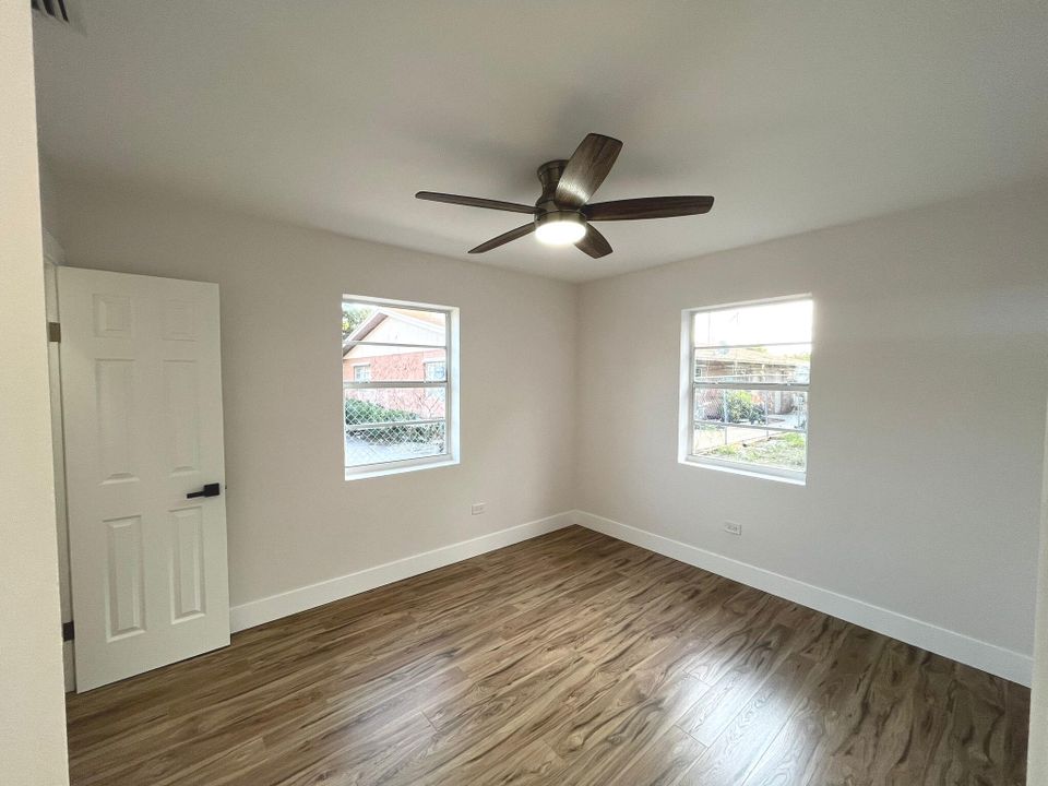 For Sale: $449,500 (3 beds, 2 baths, 1043 Square Feet)