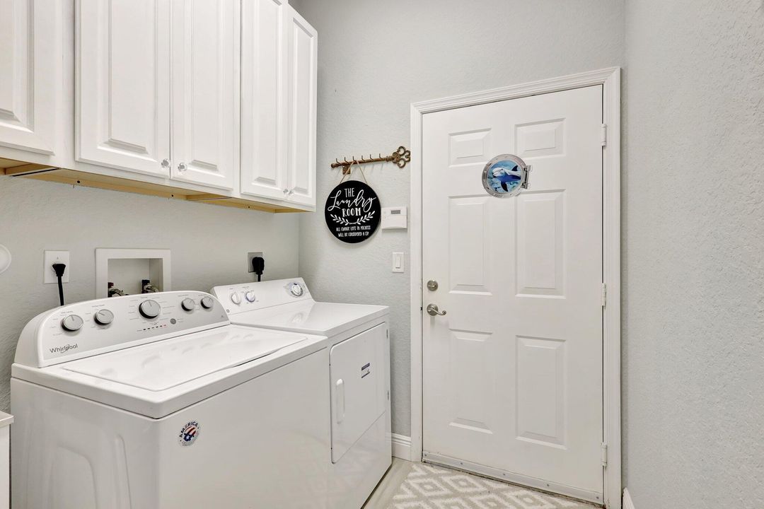 Active With Contract: $529,000 (2 beds, 2 baths, 2018 Square Feet)