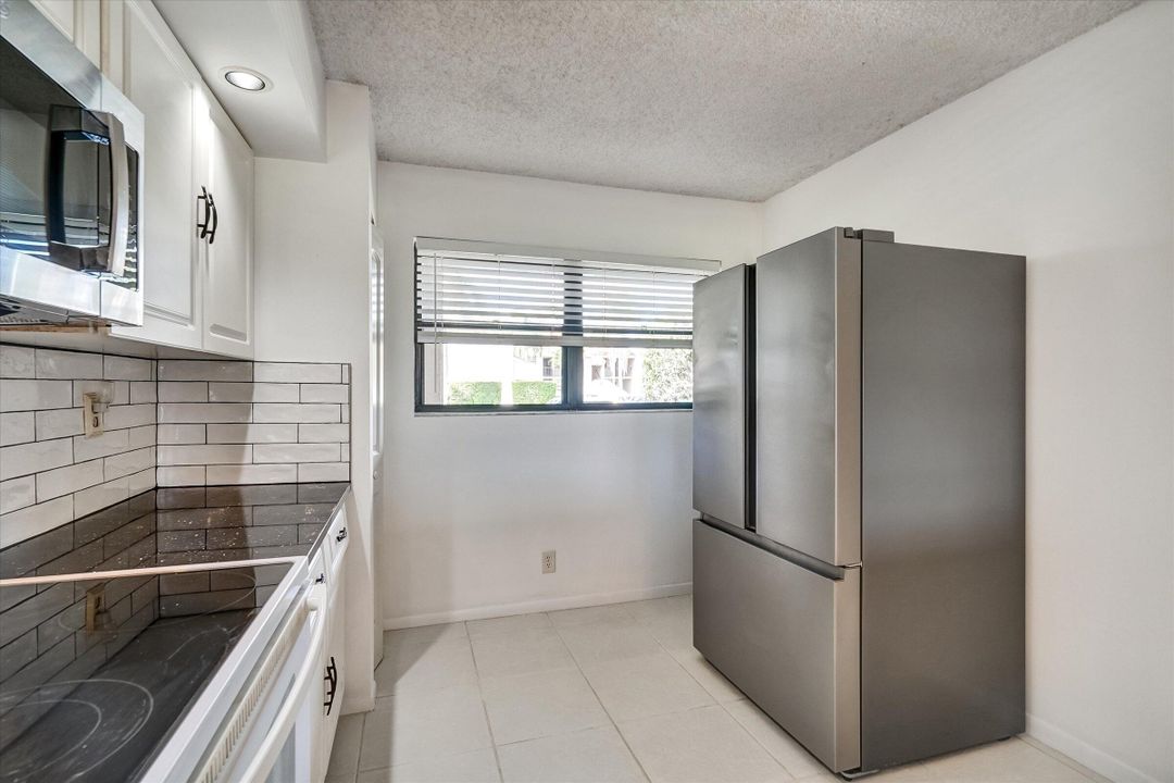 For Sale: $335,000 (2 beds, 2 baths, 1245 Square Feet)
