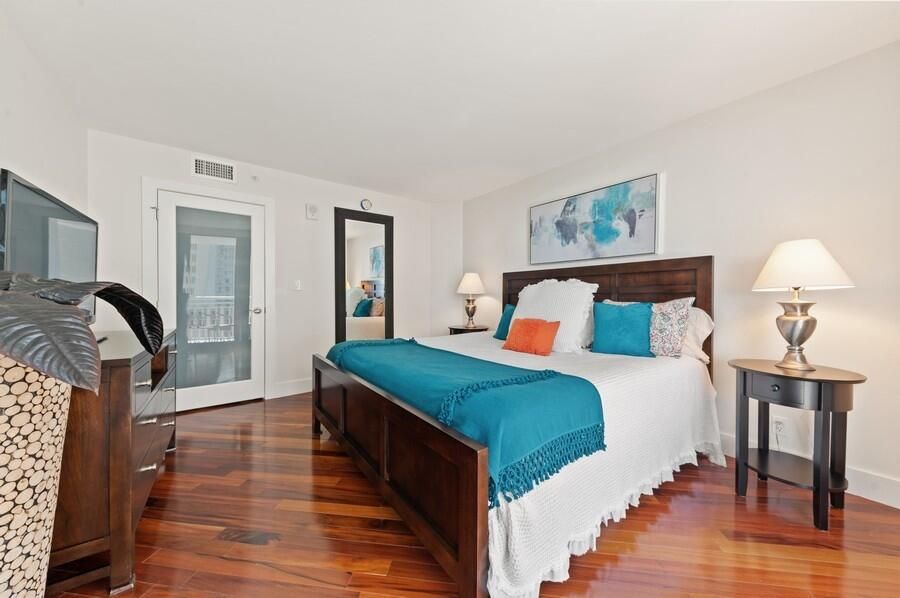 Active With Contract: $5,500 (1 beds, 1 baths, 1000 Square Feet)