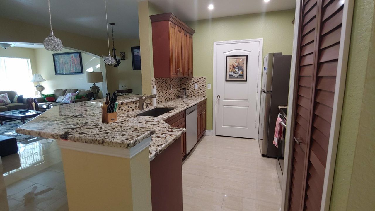 For Rent: $2,750 (2 beds, 2 baths, 1288 Square Feet)