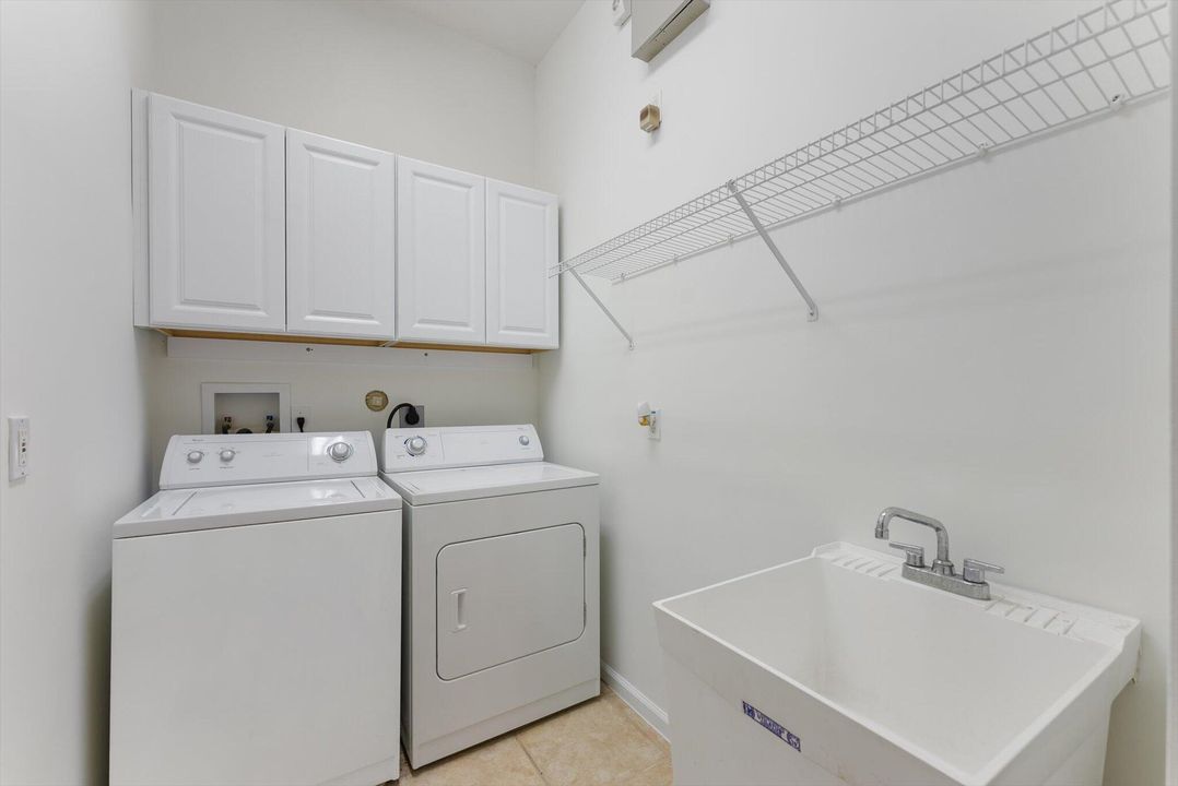 Active With Contract: $575,000 (3 beds, 2 baths, 2149 Square Feet)