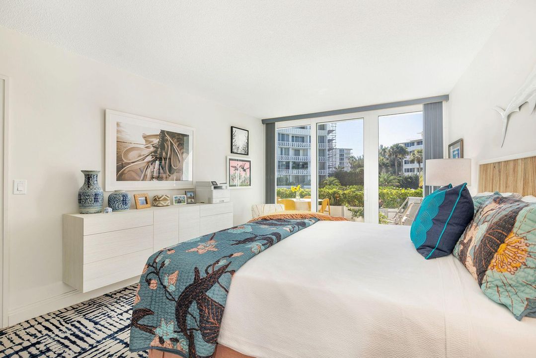 For Sale: $599,000 (1 beds, 1 baths, 983 Square Feet)