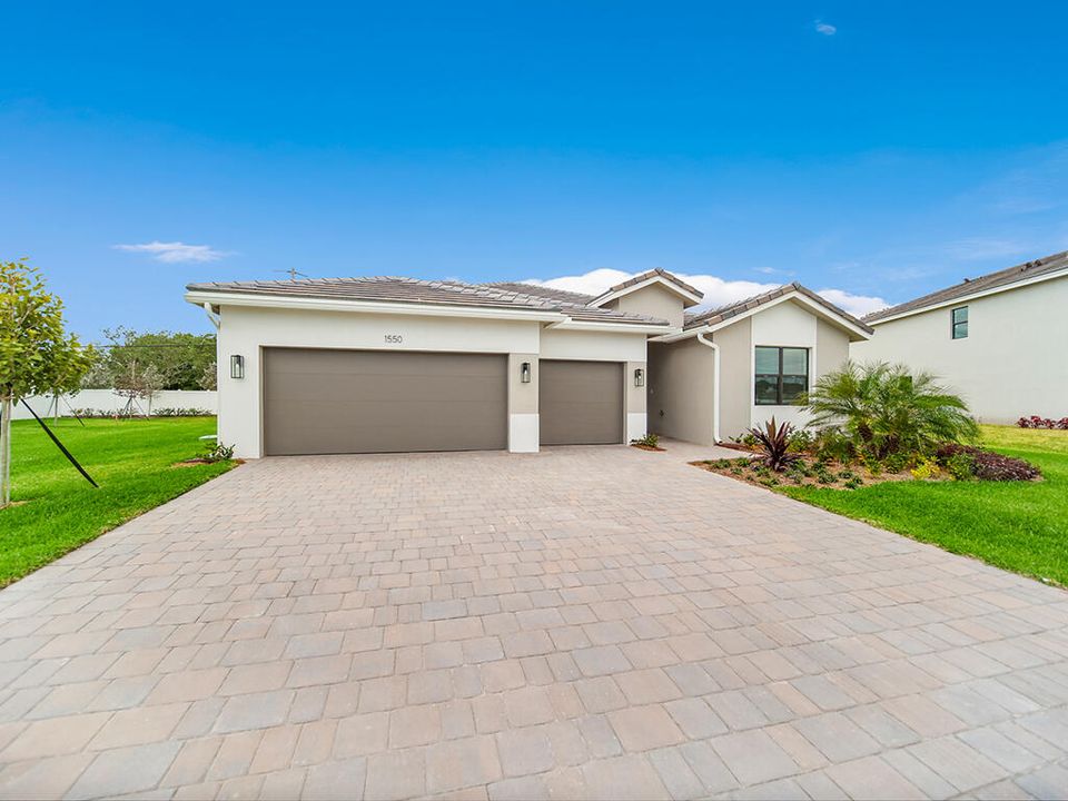 Active With Contract: $3,800 (4 beds, 3 baths, 2533 Square Feet)