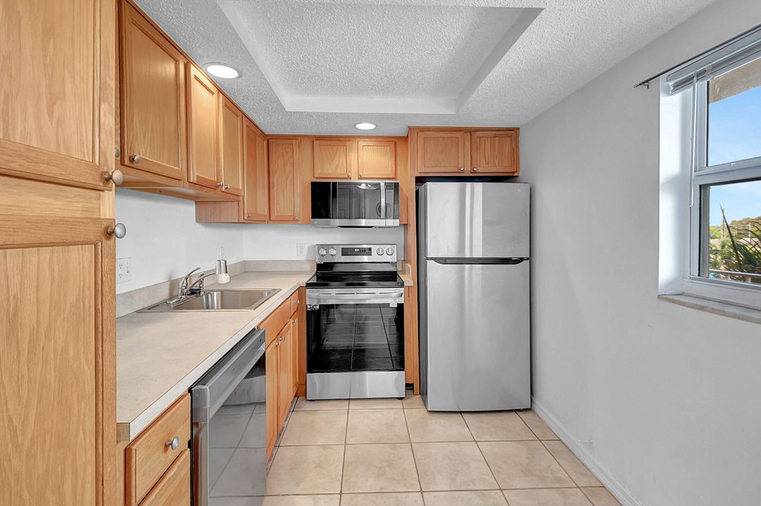 For Sale: $110,000 (1 beds, 1 baths, 758 Square Feet)