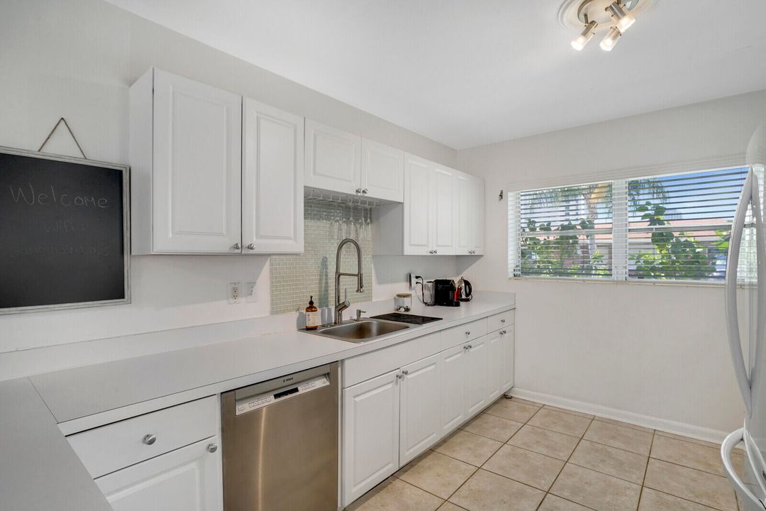 Active With Contract: $534,900 (2 beds, 2 baths, 1473 Square Feet)