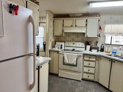 For Sale: $47,500 (2 beds, 2 baths, 1056 Square Feet)