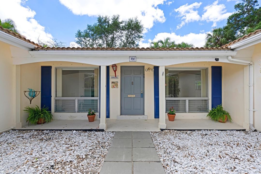 Active With Contract: $699,900 (3 beds, 2 baths, 1509 Square Feet)