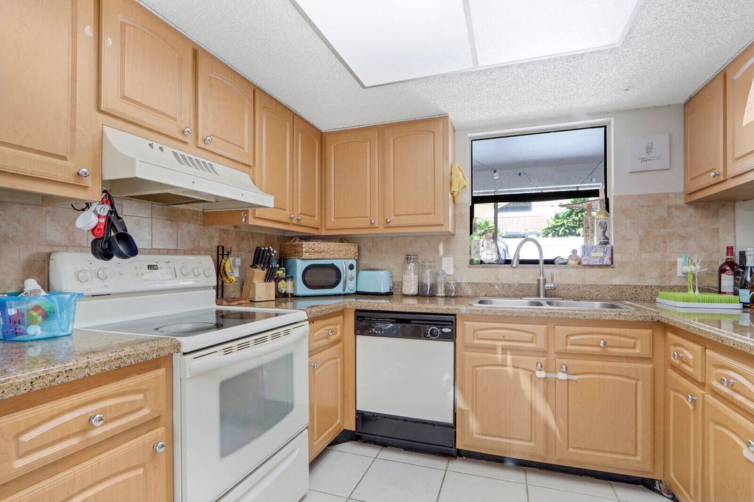 For Sale: $339,000 (3 beds, 2 baths, 1435 Square Feet)