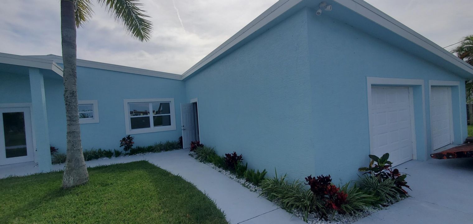 Active With Contract: $2,500 (2 beds, 2 baths, 1374 Square Feet)