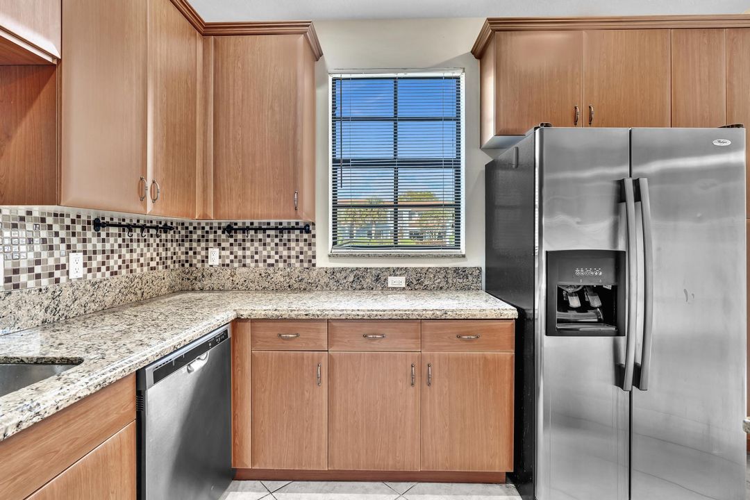 Active With Contract: $3,150 (3 beds, 2 baths, 1911 Square Feet)