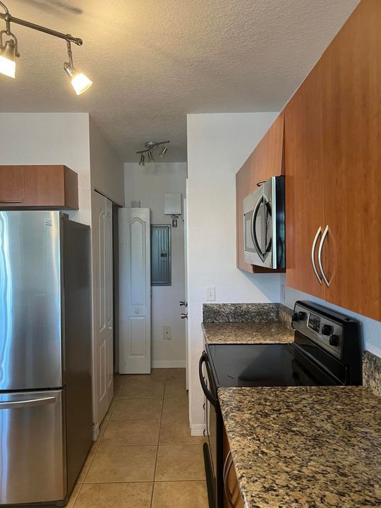 For Rent: $1,900 (2 beds, 2 baths, 1199 Square Feet)
