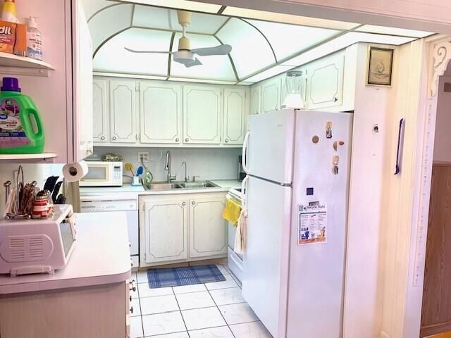 For Sale: $154,000 (2 beds, 1 baths, 798 Square Feet)