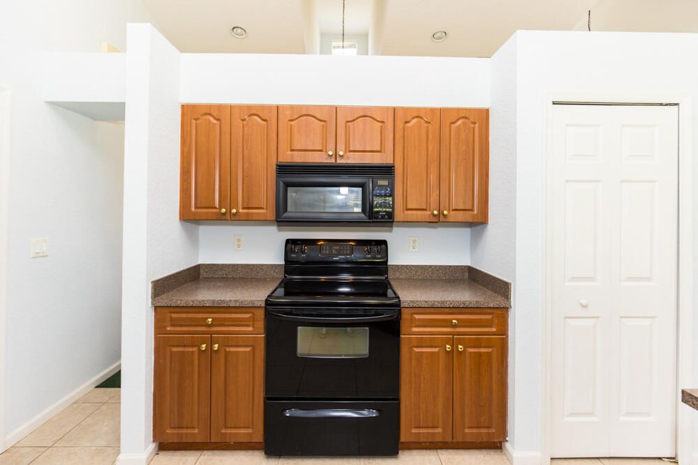 Active With Contract: $4,400 (3 beds, 2 baths, 2105 Square Feet)