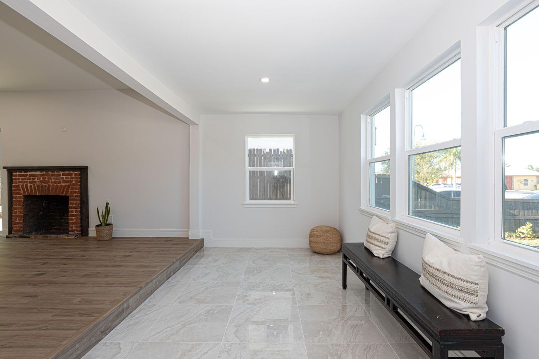 For Sale: $689,900 (3 beds, 2 baths, 960 Square Feet)