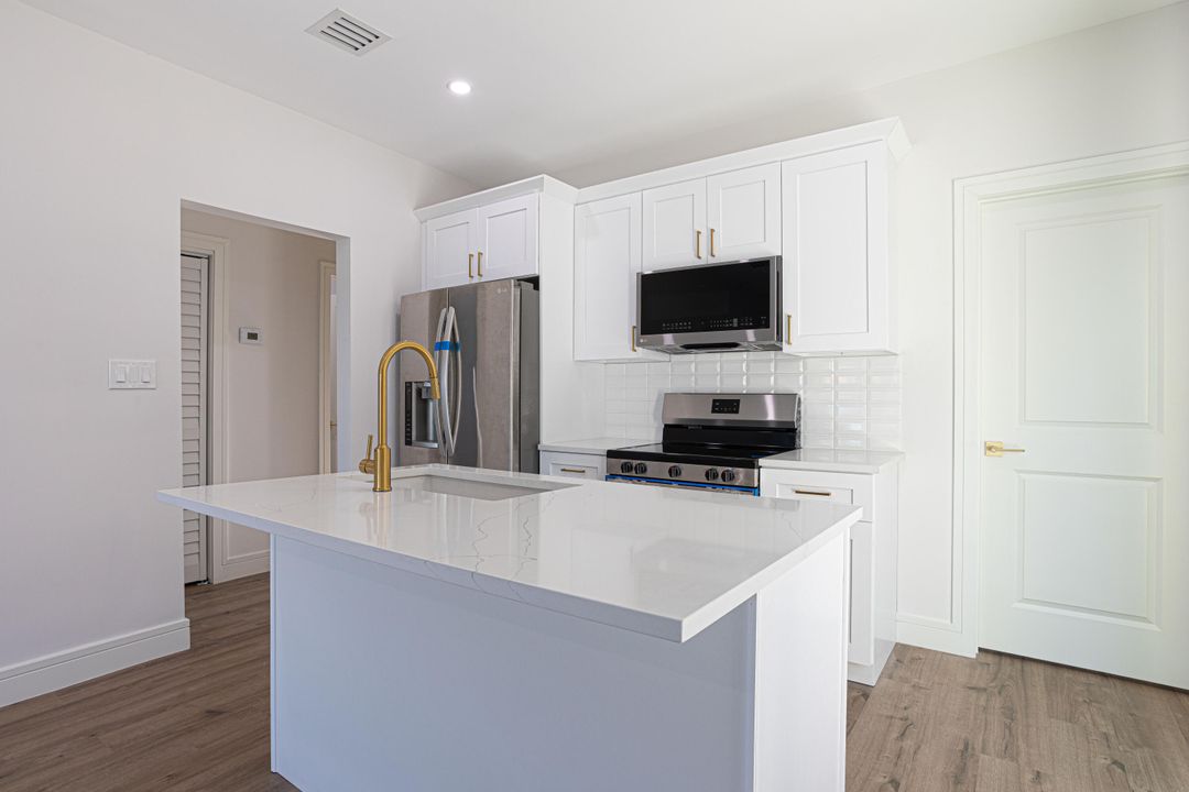 For Sale: $689,900 (3 beds, 2 baths, 960 Square Feet)
